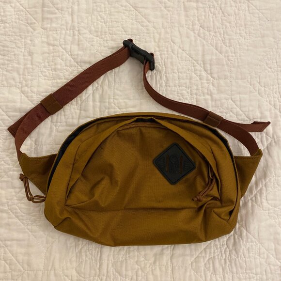 United by Blue 25L Convertible Carryall Fanny Pack Water Bottle Holder Bundle - Picture 8 of 14